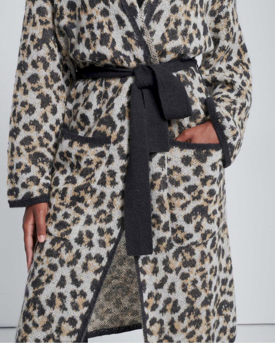 Jacquard Long Sweater Cardigan in Leopard