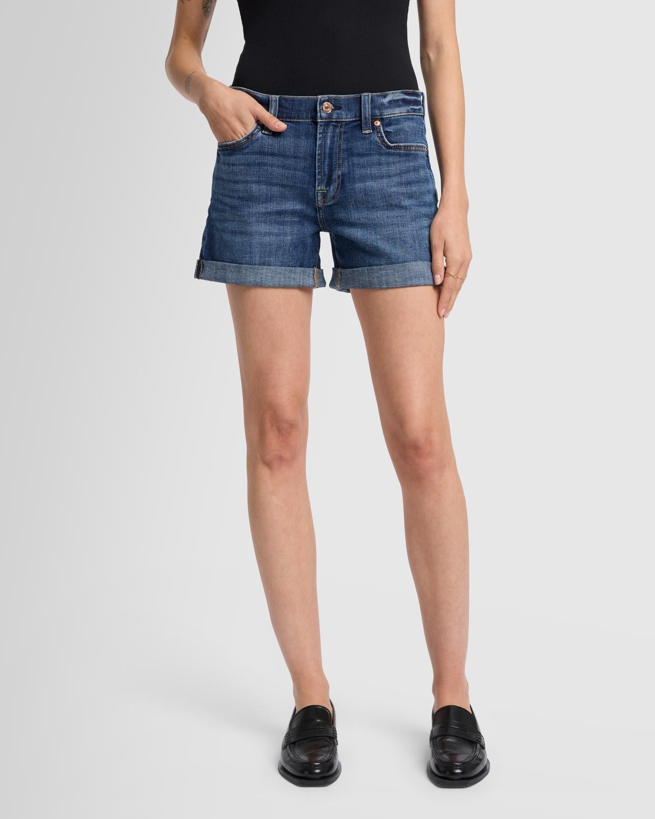 Broken Twill Mid Roll Short in Vanity