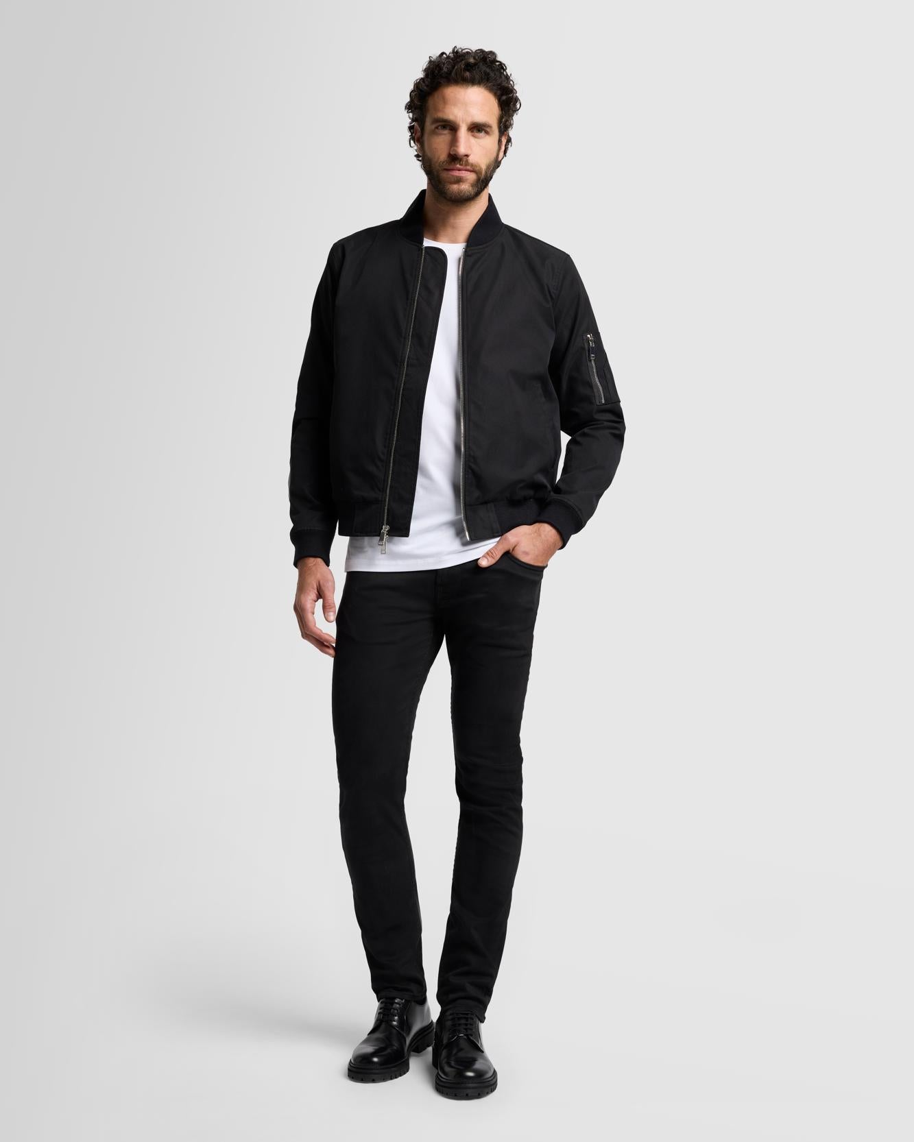 Paxtyn Rude Luxe Performance Plus Paxtyn in Black - 7 For All Mankind