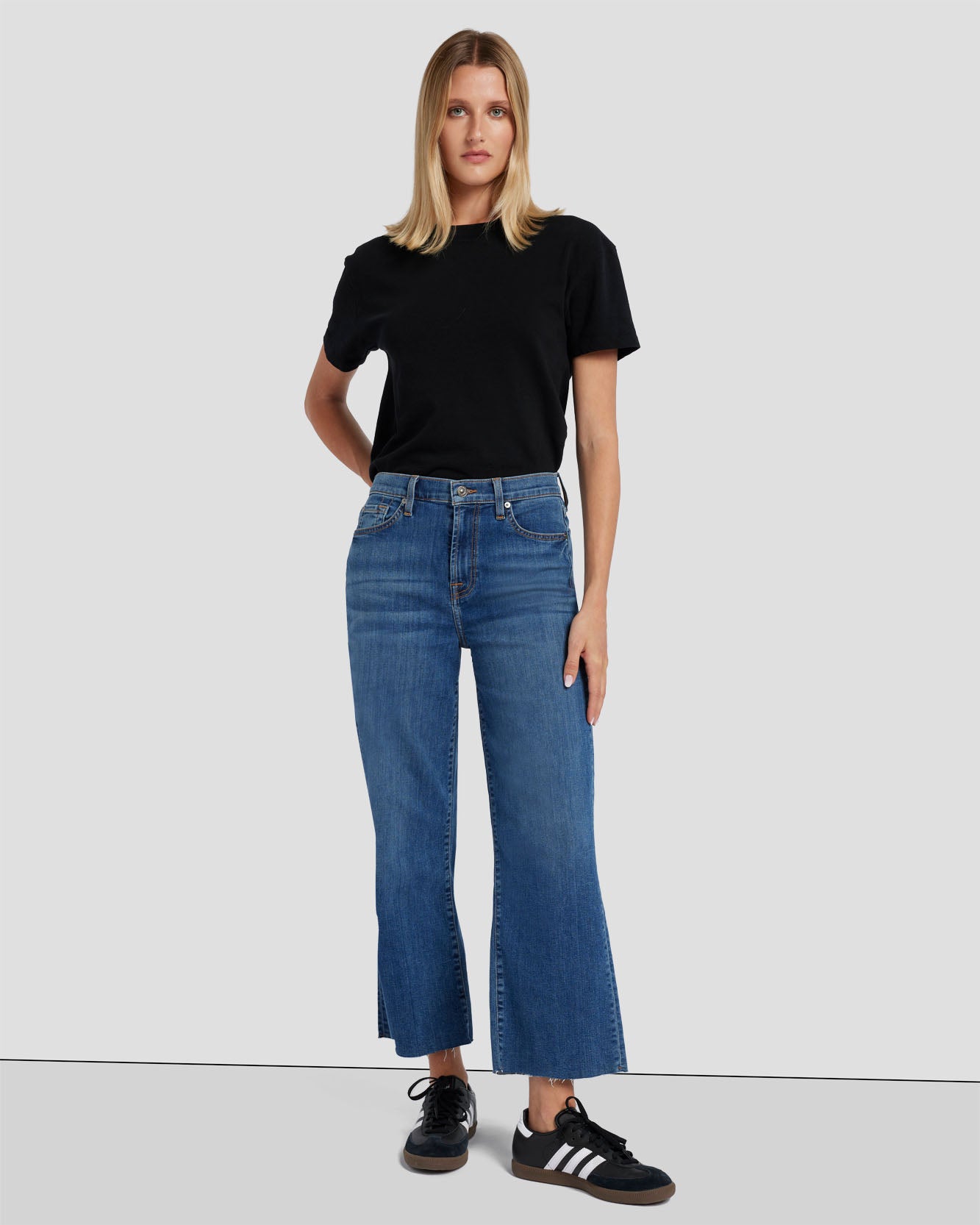 Cropped Alexa in Meisa